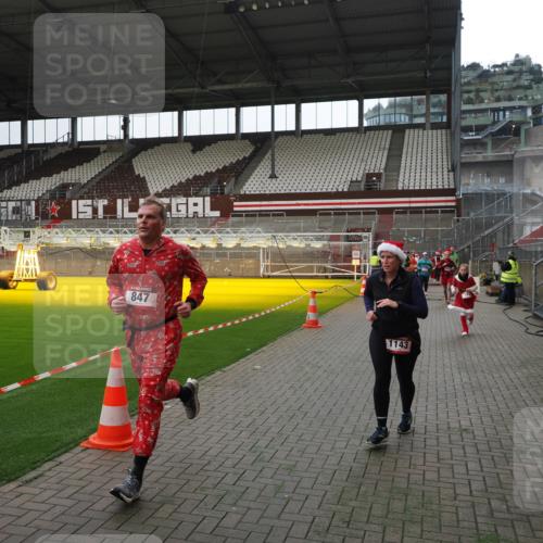 07.12.2025 - St. Pauli X-Mass-Run No. 15 Fabian Wolf http://msf.ph/oto/9399672 07.12.2025 11:02:10 Ziel 95, 193, 314, 317, 837, 838, 842, 847, 851, 1143, 1416, 1611, 2329, 2576 meine-sportfotos.de