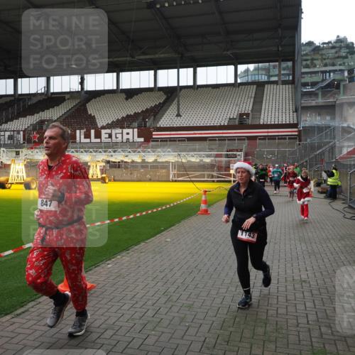 07.12.2025 - St. Pauli X-Mass-Run No. 15 Fabian Wolf http://msf.ph/oto/9399673 07.12.2025 11:02:10 Ziel 95, 193, 314, 317, 837, 838, 842, 847, 851, 1143, 1416, 1611, 2329, 2576 meine-sportfotos.de