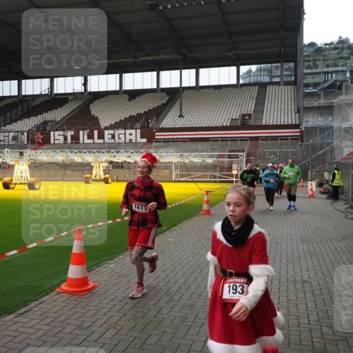 07.12.2025 - St. Pauli X-Mass-Run No. 15 Fabian Wolf http://msf.ph/oto/9399684 07.12.2025 11:02:15 Ziel 95, 193, 314, 317, 847, 1143, 1416, 1611, 2329, 2519, 2520 meine-sportfotos.de