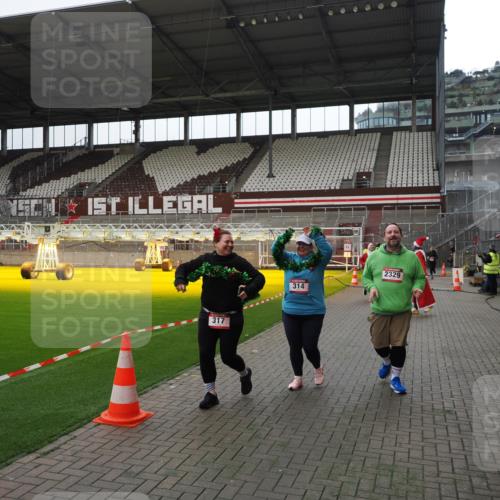 07.12.2025 - St. Pauli X-Mass-Run No. 15 Fabian Wolf http://msf.ph/oto/9399697 07.12.2025 11:02:21 Ziel 193, 314, 317, 542, 547, 847, 1143, 1611, 2329, 2519, 2520 meine-sportfotos.de