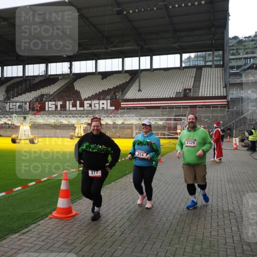 07.12.2025 - St. Pauli X-Mass-Run No. 15 Fabian Wolf http://msf.ph/oto/9399699 07.12.2025 11:02:21 Ziel 193, 314, 317, 542, 547, 847, 1143, 1611, 2329, 2519, 2520 meine-sportfotos.de