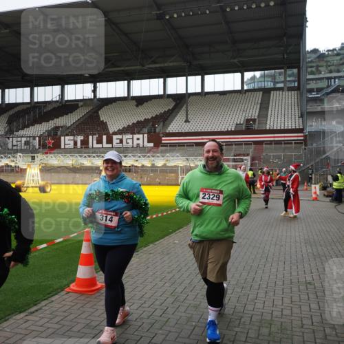 07.12.2025 - St. Pauli X-Mass-Run No. 15 Fabian Wolf http://msf.ph/oto/9399705 07.12.2025 11:02:22 Ziel 193, 314, 317, 542, 547, 847, 1143, 1611, 2329, 2519, 2520 meine-sportfotos.de