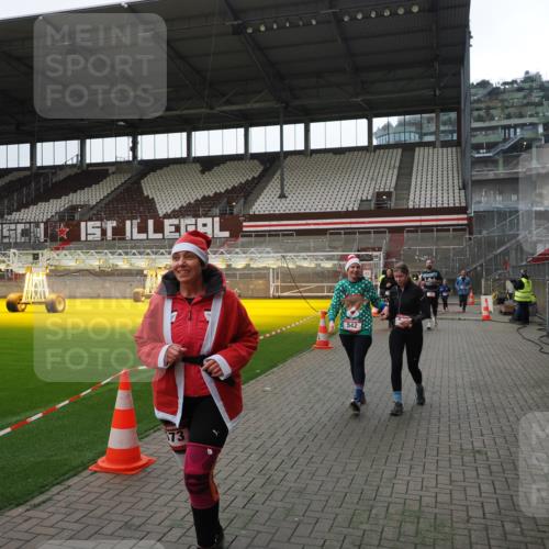 07.12.2025 - St. Pauli X-Mass-Run No. 15 Fabian Wolf http://msf.ph/oto/9399723 07.12.2025 11:02:30 Ziel 20, 25, 542, 547, 747, 749, 751, 2519, 2520 meine-sportfotos.de