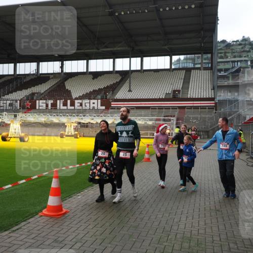 07.12.2025 - St. Pauli X-Mass-Run No. 15 Fabian Wolf http://msf.ph/oto/9399734 07.12.2025 11:02:38 Ziel 20, 25, 542, 547, 746, 747, 749, 751, 1063 meine-sportfotos.de