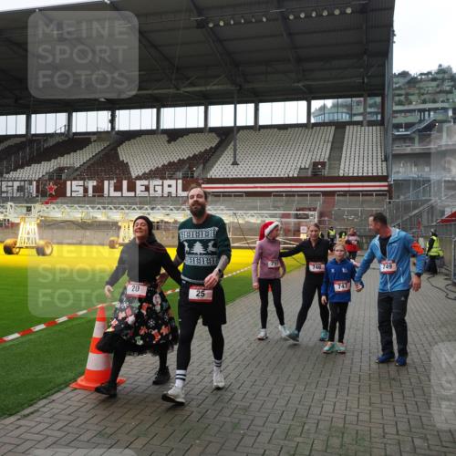 07.12.2025 - St. Pauli X-Mass-Run No. 15 Fabian Wolf http://msf.ph/oto/9399738 07.12.2025 11:02:38 Ziel 20, 25, 542, 547, 746, 747, 749, 751, 1063 meine-sportfotos.de