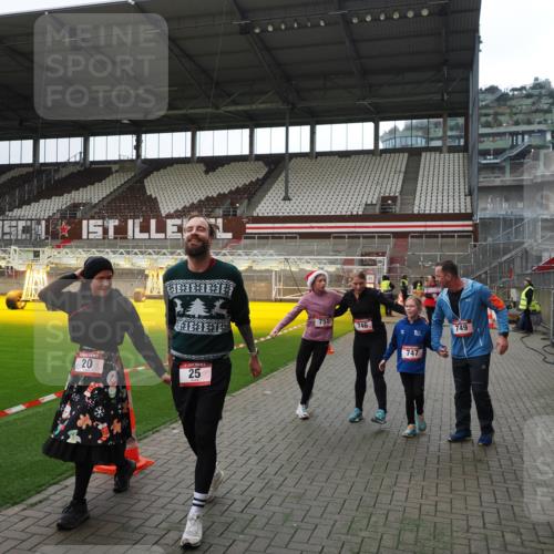 07.12.2025 - St. Pauli X-Mass-Run No. 15 Fabian Wolf http://msf.ph/oto/9399741 07.12.2025 11:02:39 Ziel 20, 25, 542, 547, 746, 747, 749, 751, 1063 meine-sportfotos.de
