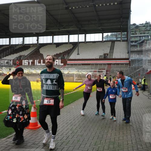 07.12.2025 - St. Pauli X-Mass-Run No. 15 Fabian Wolf http://msf.ph/oto/9399742 07.12.2025 11:02:39 Ziel 20, 25, 542, 547, 746, 747, 749, 751, 1063 meine-sportfotos.de