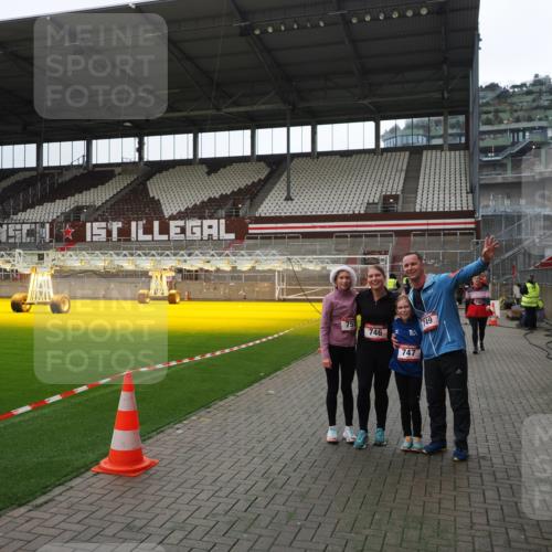 07.12.2025 - St. Pauli X-Mass-Run No. 15 Fabian Wolf http://msf.ph/oto/9399750 07.12.2025 11:02:42 Ziel 20, 25, 746, 747, 749, 751, 1063 meine-sportfotos.de