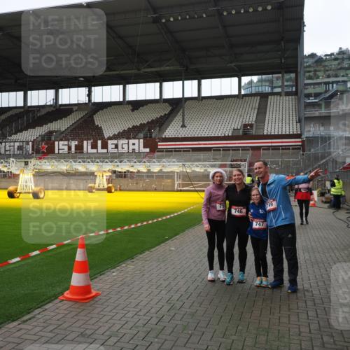 07.12.2025 - St. Pauli X-Mass-Run No. 15 Fabian Wolf http://msf.ph/oto/9399751 07.12.2025 11:02:42 Ziel 20, 25, 746, 747, 749, 751, 1063 meine-sportfotos.de