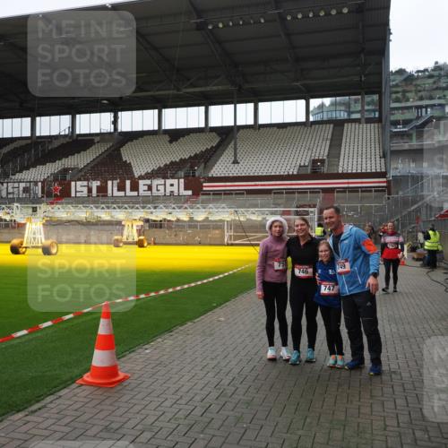 07.12.2025 - St. Pauli X-Mass-Run No. 15 Fabian Wolf http://msf.ph/oto/9399754 07.12.2025 11:02:43 Ziel 20, 25, 746, 747, 749, 751, 1063 meine-sportfotos.de