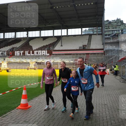 07.12.2025 - St. Pauli X-Mass-Run No. 15 Fabian Wolf http://msf.ph/oto/9399758 07.12.2025 11:02:44 Ziel 20, 25, 746, 747, 749, 751, 1063 meine-sportfotos.de