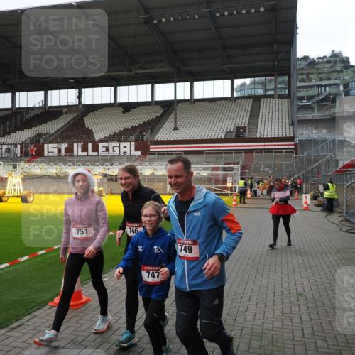 07.12.2025 - St. Pauli X-Mass-Run No. 15 Fabian Wolf http://msf.ph/oto/9399761 07.12.2025 11:02:45 Ziel 20, 25, 746, 747, 749, 751, 997, 1063 meine-sportfotos.de
