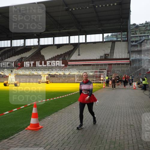 07.12.2025 - St. Pauli X-Mass-Run No. 15 Fabian Wolf http://msf.ph/oto/9399766 07.12.2025 11:02:48 Ziel 151, 160, 574, 746, 747, 749, 751, 997, 1063 meine-sportfotos.de