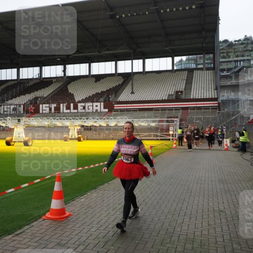 07.12.2025 - St. Pauli X-Mass-Run No. 15 Fabian Wolf http://msf.ph/oto/9399767 07.12.2025 11:02:48 Ziel 151, 160, 574, 746, 747, 749, 751, 997, 1063 meine-sportfotos.de