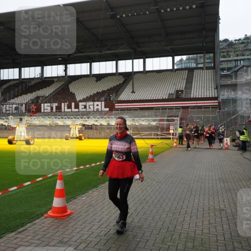 07.12.2025 - St. Pauli X-Mass-Run No. 15 Fabian Wolf http://msf.ph/oto/9399768 07.12.2025 11:02:48 Ziel 151, 160, 574, 746, 747, 749, 751, 997, 1063 meine-sportfotos.de