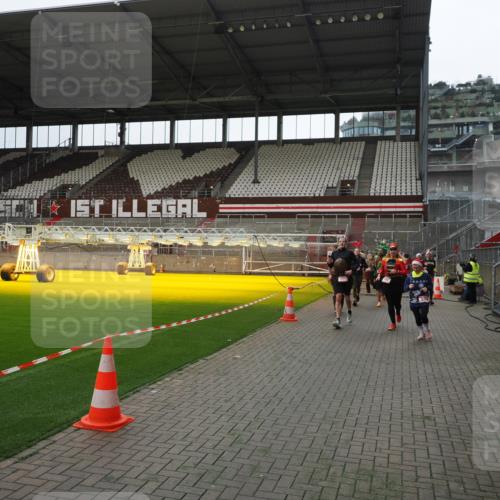 07.12.2025 - St. Pauli X-Mass-Run No. 15 Fabian Wolf http://msf.ph/oto/9399772 07.12.2025 11:02:52 Ziel 151, 160, 502, 574, 602, 612, 875, 880, 953, 997, 1063, 1102, 4809 meine-sportfotos.de