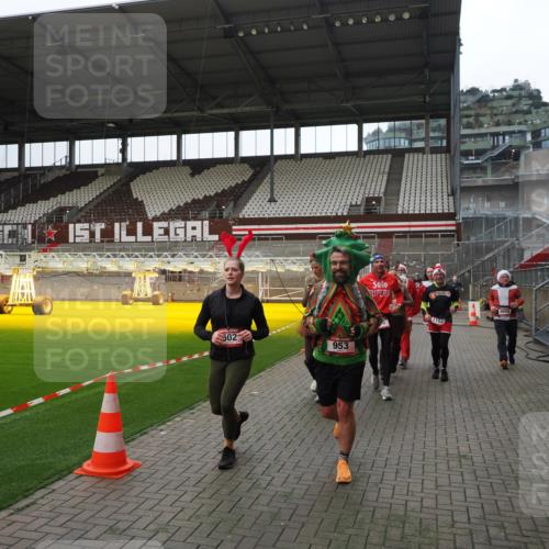 07.12.2025 - St. Pauli X-Mass-Run No. 15 Fabian Wolf http://msf.ph/oto/9399792 07.12.2025 11:02:57 Ziel 151, 160, 502, 574, 599, 602, 612, 875, 880, 953, 997, 1102, 4809 meine-sportfotos.de