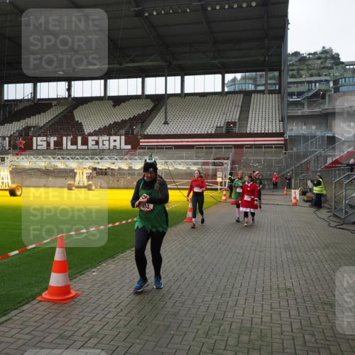 07.12.2025 - St. Pauli X-Mass-Run No. 15 Fabian Wolf http://msf.ph/oto/9399858 07.12.2025 11:03:19 Ziel 61, 64, 186, 748, 853, 1139, 1199, 1385, 1850 meine-sportfotos.de