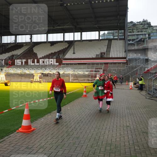 07.12.2025 - St. Pauli X-Mass-Run No. 15 Fabian Wolf http://msf.ph/oto/9399867 07.12.2025 11:03:22 Ziel 61, 64, 186, 748, 853, 1139, 1199, 1385, 1850 meine-sportfotos.de