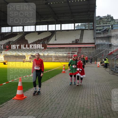 07.12.2025 - St. Pauli X-Mass-Run No. 15 Fabian Wolf http://msf.ph/oto/9399869 07.12.2025 11:03:22 Ziel 61, 64, 186, 748, 853, 1139, 1199, 1385, 1850 meine-sportfotos.de