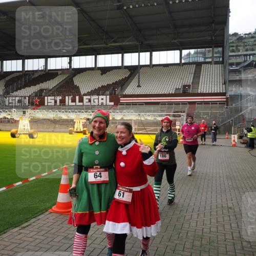 07.12.2025 - St. Pauli X-Mass-Run No. 15 Fabian Wolf http://msf.ph/oto/9399883 07.12.2025 11:03:25 Ziel 61, 64, 102, 109, 186, 748, 853, 1850 meine-sportfotos.de