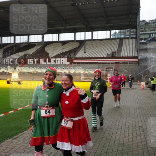 07.12.2025 - St. Pauli X-Mass-Run No. 15 Fabian Wolf http://msf.ph/oto/9399884 07.12.2025 11:03:26 Ziel 61, 64, 102, 109, 186, 853, 1850 meine-sportfotos.de