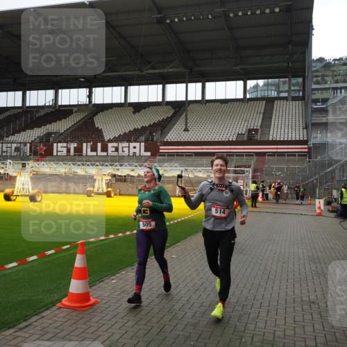 07.12.2025 - St. Pauli X-Mass-Run No. 15 Fabian Wolf http://msf.ph/oto/9399916 07.12.2025 11:03:43 Ziel 102, 109, 297, 505, 514, 1551 meine-sportfotos.de