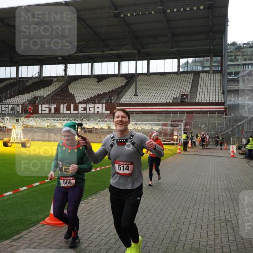 07.12.2025 - St. Pauli X-Mass-Run No. 15 Fabian Wolf http://msf.ph/oto/9399919 07.12.2025 11:03:43 Ziel 102, 109, 297, 505, 514, 1551 meine-sportfotos.de