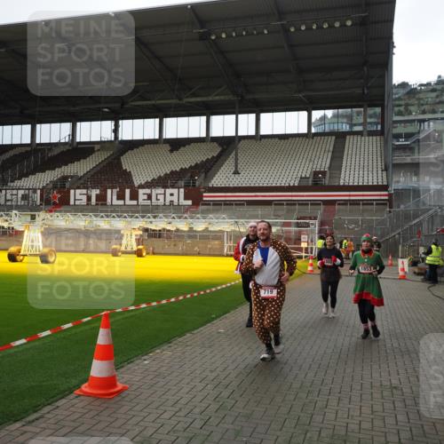 07.12.2025 - St. Pauli X-Mass-Run No. 15 Fabian Wolf http://msf.ph/oto/9399925 07.12.2025 11:03:52 Ziel 297, 505, 514, 719, 1551, 1853, 1857, 1860 meine-sportfotos.de
