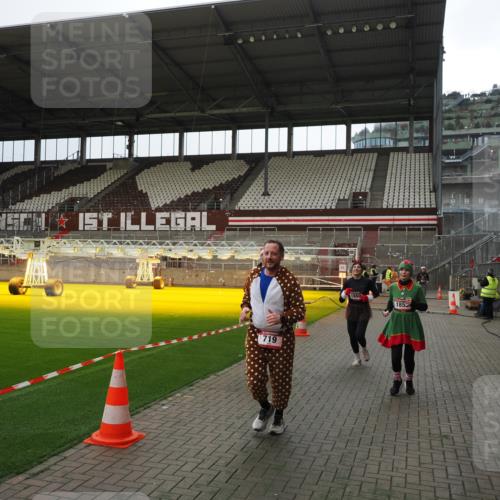 07.12.2025 - St. Pauli X-Mass-Run No. 15 Fabian Wolf http://msf.ph/oto/9399927 07.12.2025 11:03:52 Ziel 297, 505, 514, 719, 1551, 1853, 1857, 1860 meine-sportfotos.de