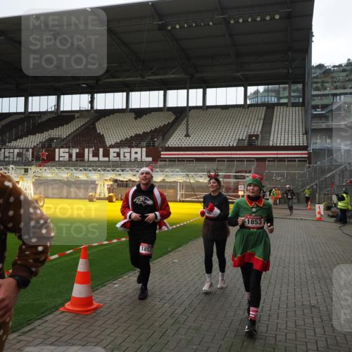 07.12.2025 - St. Pauli X-Mass-Run No. 15 Fabian Wolf http://msf.ph/oto/9399933 07.12.2025 11:03:53 Ziel 222, 297, 505, 514, 719, 1551, 1853, 1857, 1860 meine-sportfotos.de
