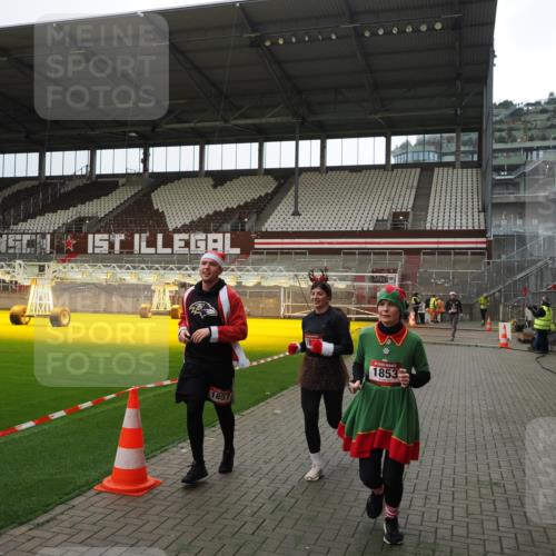 07.12.2025 - St. Pauli X-Mass-Run No. 15 Fabian Wolf http://msf.ph/oto/9399934 07.12.2025 11:03:53 Ziel 222, 297, 505, 514, 719, 1551, 1853, 1857, 1860 meine-sportfotos.de