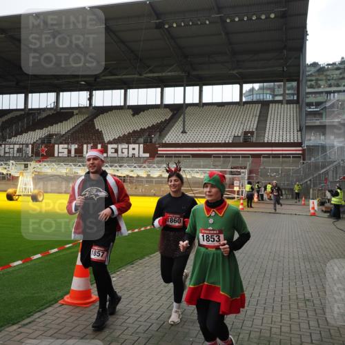 07.12.2025 - St. Pauli X-Mass-Run No. 15 Fabian Wolf http://msf.ph/oto/9399936 07.12.2025 11:03:54 Ziel 222, 297, 505, 514, 719, 1853, 1857, 1860 meine-sportfotos.de