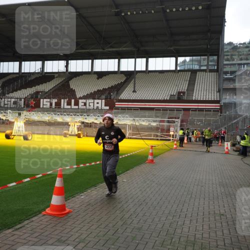 07.12.2025 - St. Pauli X-Mass-Run No. 15 Fabian Wolf http://msf.ph/oto/9399942 07.12.2025 11:03:59 Ziel 222, 432, 719, 1853, 1857, 1860 meine-sportfotos.de
