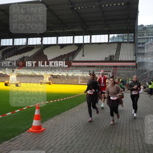 07.12.2025 - St. Pauli X-Mass-Run No. 15 Fabian Wolf http://msf.ph/oto/9399981 07.12.2025 11:04:13 Ziel 126, 215, 216, 222, 285, 305, 432, 734, 764, 1200, 1252, 1254, 1401, 1695, 1854, 1856 meine-sportfotos.de