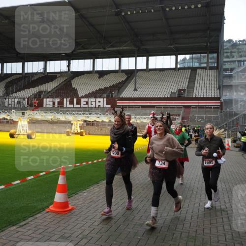 07.12.2025 - St. Pauli X-Mass-Run No. 15 Fabian Wolf http://msf.ph/oto/9399984 07.12.2025 11:04:14 Ziel 126, 215, 216, 285, 305, 432, 734, 764, 1200, 1252, 1254, 1401, 1695, 1852, 1854, 1856 meine-sportfotos.de