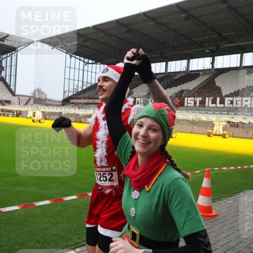 07.12.2025 - St. Pauli X-Mass-Run No. 15 Fabian Wolf http://msf.ph/oto/9399996 07.12.2025 11:04:16 Ziel 126, 215, 216, 285, 305, 432, 734, 740, 764, 1200, 1252, 1254, 1401, 1695, 1766, 1769, 1852, 1854, 1856 meine-sportfotos.de