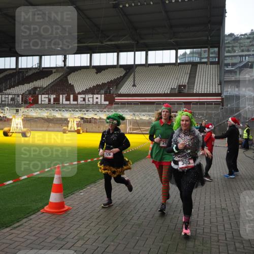 07.12.2025 - St. Pauli X-Mass-Run No. 15 Fabian Wolf http://msf.ph/oto/9399999 07.12.2025 11:04:20 Ziel 126, 215, 216, 285, 305, 700, 702, 734, 740, 764, 1200, 1252, 1254, 1401, 1695, 1766, 1769, 1852, 1854, 1856 meine-sportfotos.de