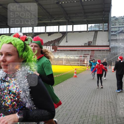 07.12.2025 - St. Pauli X-Mass-Run No. 15 Fabian Wolf http://msf.ph/oto/9400003 07.12.2025 11:04:21 Ziel 126, 285, 305, 700, 702, 734, 740, 764, 1200, 1252, 1254, 1401, 1695, 1766, 1769, 1852, 1854, 1856 meine-sportfotos.de