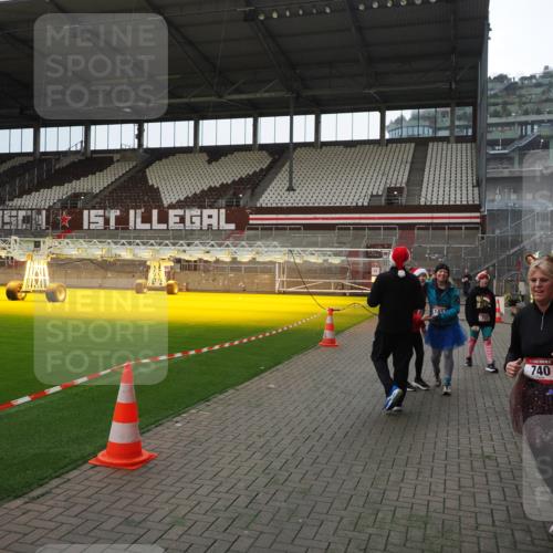 07.12.2025 - St. Pauli X-Mass-Run No. 15 Fabian Wolf http://msf.ph/oto/9400006 07.12.2025 11:04:25 Ziel 126, 285, 305, 700, 702, 734, 740, 1200, 1252, 1254, 1401, 1695, 1766, 1769, 1852 meine-sportfotos.de
