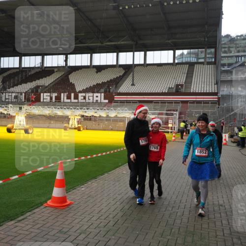 07.12.2025 - St. Pauli X-Mass-Run No. 15 Fabian Wolf http://msf.ph/oto/9400014 07.12.2025 11:04:28 Ziel 126, 285, 305, 700, 702, 740, 1401, 1695, 1766, 1769, 1852 meine-sportfotos.de