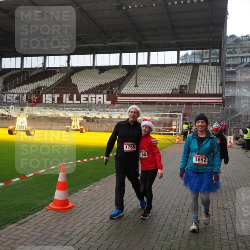 07.12.2025 - St. Pauli X-Mass-Run No. 15 Fabian Wolf http://msf.ph/oto/9400017 07.12.2025 11:04:29 Ziel 126, 285, 305, 700, 702, 740, 1643, 1766, 1769, 1852 meine-sportfotos.de