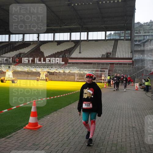 07.12.2025 - St. Pauli X-Mass-Run No. 15 Fabian Wolf http://msf.ph/oto/9400034 07.12.2025 11:04:32 Ziel 126, 285, 305, 361, 395, 700, 702, 740, 1643, 1766, 1769, 1852 meine-sportfotos.de