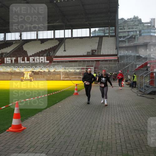 07.12.2025 - St. Pauli X-Mass-Run No. 15 Fabian Wolf http://msf.ph/oto/9400036 07.12.2025 11:04:37 Ziel 361, 395, 700, 702, 1643, 2791, 3719 meine-sportfotos.de