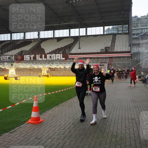 07.12.2025 - St. Pauli X-Mass-Run No. 15 Fabian Wolf http://msf.ph/oto/9400042 07.12.2025 11:04:39 Ziel 33, 361, 395, 1643, 2791, 2919, 3719 meine-sportfotos.de