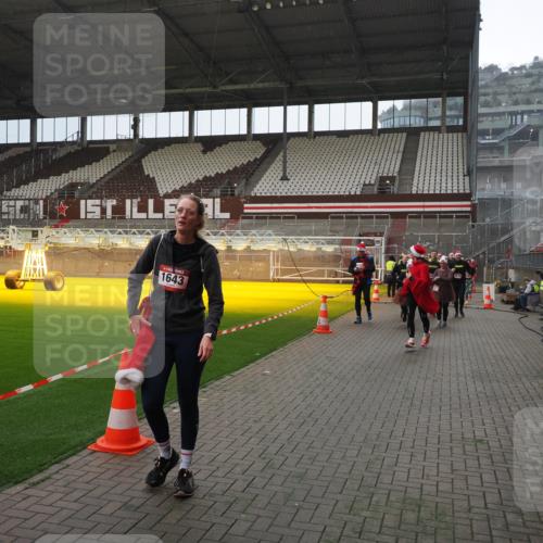 07.12.2025 - St. Pauli X-Mass-Run No. 15 Fabian Wolf http://msf.ph/oto/9400055 07.12.2025 11:04:44 Ziel 33, 361, 395, 1643, 2791, 2919, 3719, 4561, 4563, 4565, 4566, 4567, 4568, 4569, 4570, 4571, 4573, 4576, 4577, 4578 meine-sportfotos.de