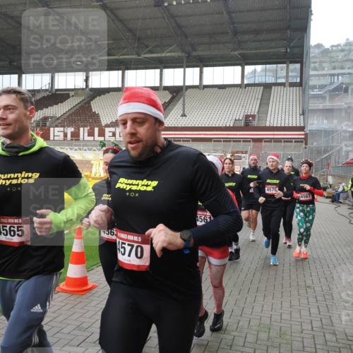 07.12.2025 - St. Pauli X-Mass-Run No. 15 Fabian Wolf http://msf.ph/oto/9400078 07.12.2025 11:04:49 Ziel 33, 361, 395, 1212, 1411, 1643, 2791, 2919, 3719, 4561, 4562, 4563, 4565, 4566, 4567, 4568, 4569, 4570, 4571, 4572, 4573, 4575, 4576, 4577, 4578 meine-sportfotos.de