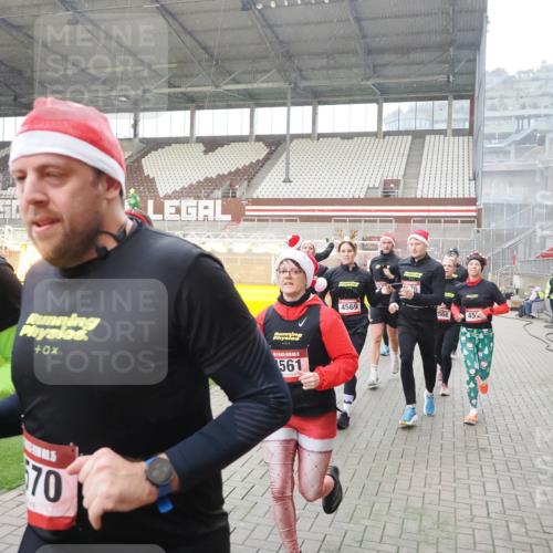 07.12.2025 - St. Pauli X-Mass-Run No. 15 Fabian Wolf http://msf.ph/oto/9400079 07.12.2025 11:04:50 Ziel 33, 117, 128, 361, 395, 1212, 1411, 2791, 2919, 3719, 4561, 4562, 4563, 4565, 4566, 4567, 4568, 4569, 4570, 4571, 4572, 4573, 4575, 4576, 4577, 4578 meine-sportfotos.de