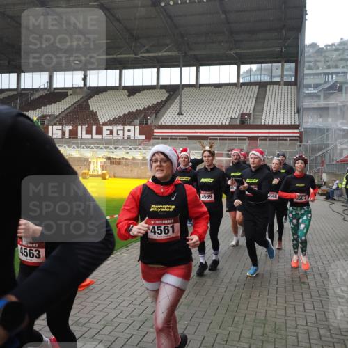 07.12.2025 - St. Pauli X-Mass-Run No. 15 Fabian Wolf http://msf.ph/oto/9400080 07.12.2025 11:04:50 Ziel 33, 117, 128, 361, 395, 1212, 1411, 2791, 2919, 3719, 4561, 4562, 4563, 4565, 4566, 4567, 4568, 4569, 4570, 4571, 4572, 4573, 4575, 4576, 4577, 4578 meine-sportfotos.de