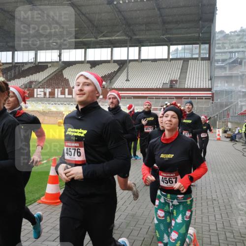 07.12.2025 - St. Pauli X-Mass-Run No. 15 Fabian Wolf http://msf.ph/oto/9400087 07.12.2025 11:04:51 Ziel 33, 117, 128, 1212, 1411, 2791, 2919, 3719, 4561, 4562, 4563, 4565, 4566, 4567, 4568, 4569, 4570, 4571, 4572, 4573, 4575, 4576, 4577, 4578 meine-sportfotos.de